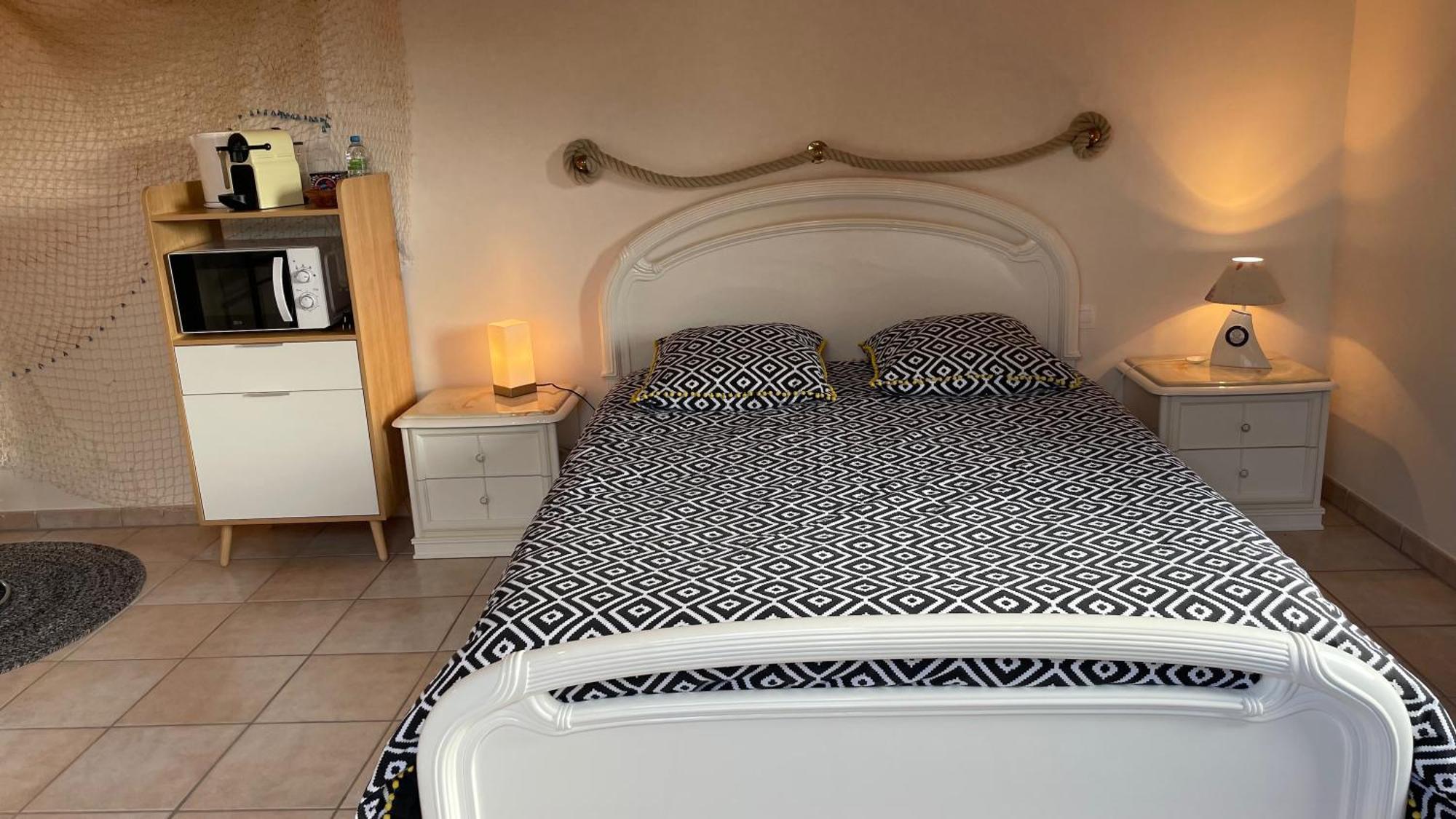 Chambres D'Hotes Les Tilleuls Poullaouen Exteriör bild