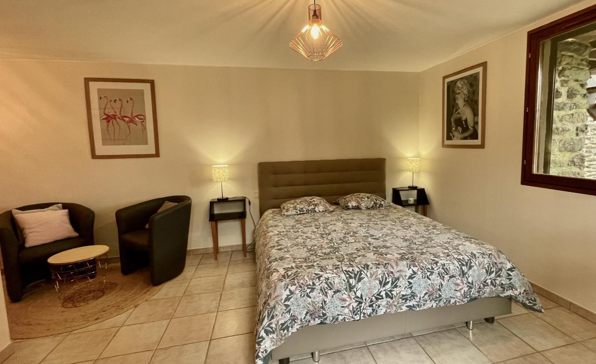 Chambres D'Hotes Les Tilleuls Poullaouen Exteriör bild