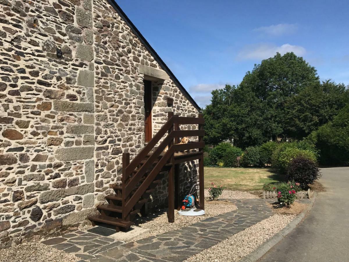 Chambres D'Hotes Les Tilleuls Poullaouen Exteriör bild